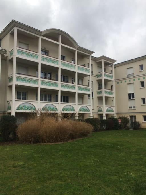 Appart Avec Terrasse Et Parking A 2 Pas De Disney Montévrain Extérieur photo