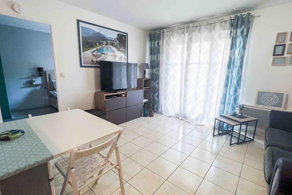 Appart Avec Terrasse Et Parking A 2 Pas De Disney Montévrain Extérieur photo